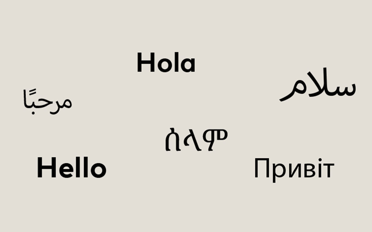 Text med ordet ”Hej” på flera språk, inklusive engelska, spanska och arabiska.